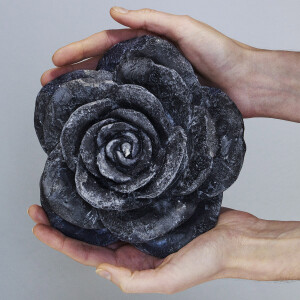 Trauerkerze Rosenblüte Schwarz – Stilvoller...