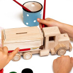Holz-Sparschwein, Holzauto als Sparbüchse, 24 × 8 × 10 cm