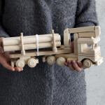 Holz-Lkw mit Kran, Holzspielzeug, Kinderspielzeug, 32 × 9 × 15 cm