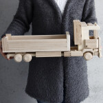 Spielzeugauto aus Holz Sandkasten LKW, Holzauto 48 x 12 x 19 cm
