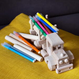 Spielzeugauto aus Holz, Holztransporter, 24 × 9 × 8 cm