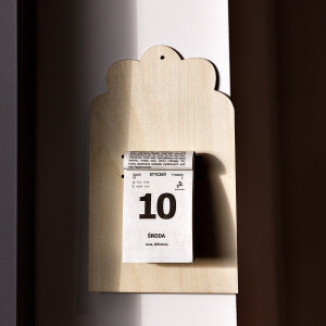 Wandkalender Holz Rückwand Wolkenform