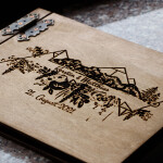 Buch aus Holz Gästebuch 100 Sepia Farbende Blätter